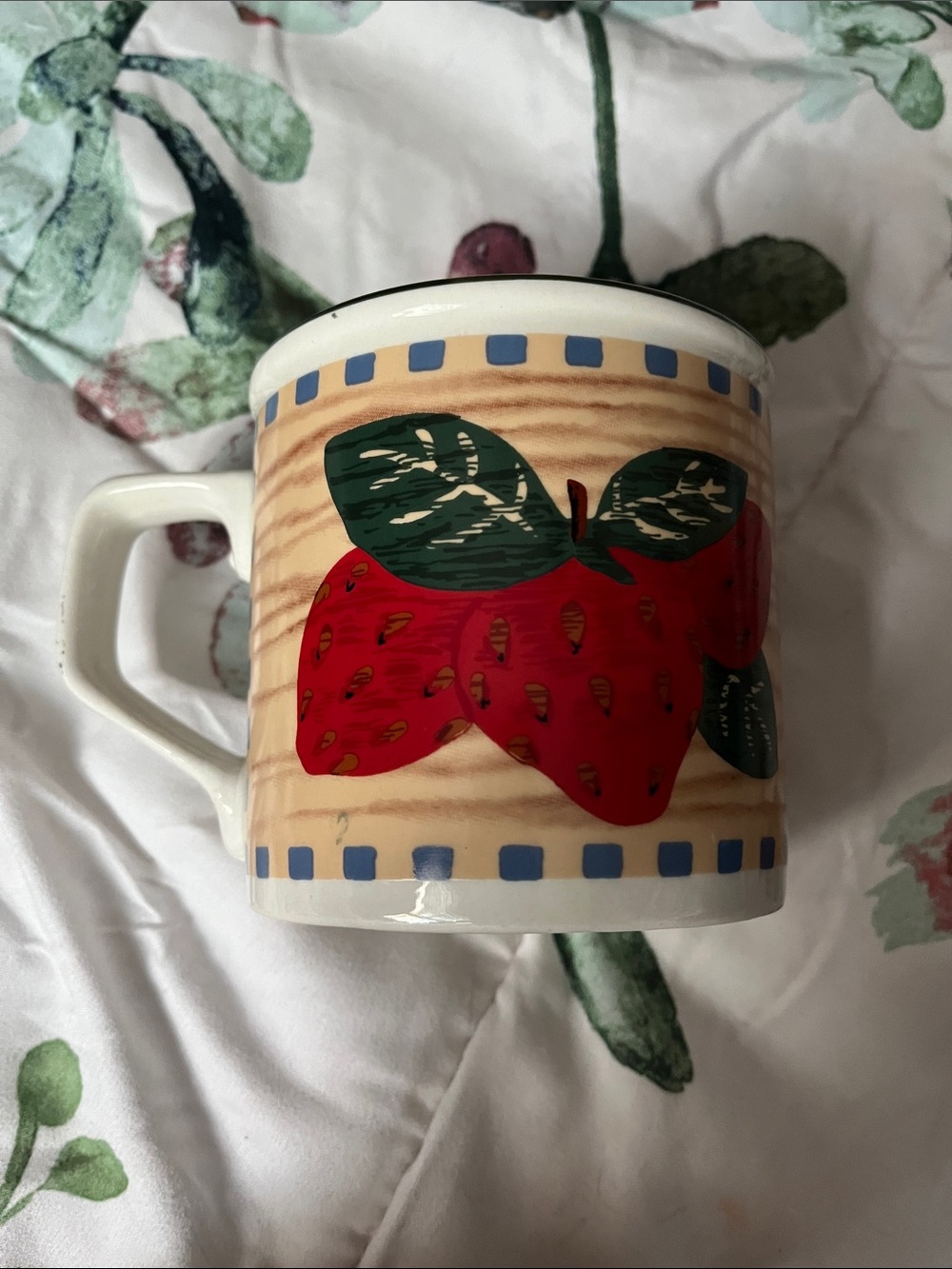 Tienshan Stoneware Strawberry Coffee Mug Cup